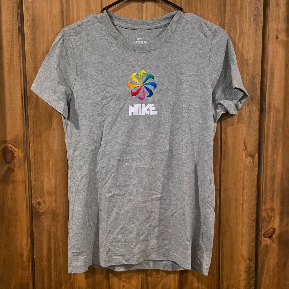 Nike Swoosh Logo Tees Womens Small Embroidered Rainbow Pinwheel‎ All Day Comfort